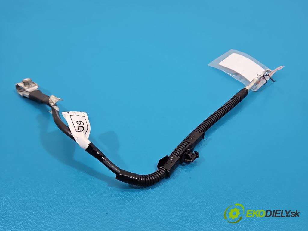 Toyota Auris II 2012-2018 1.8 hybrid 99 HP automatic 73 kW 1798 cm3 5- kontakt mínus: 8216502090A