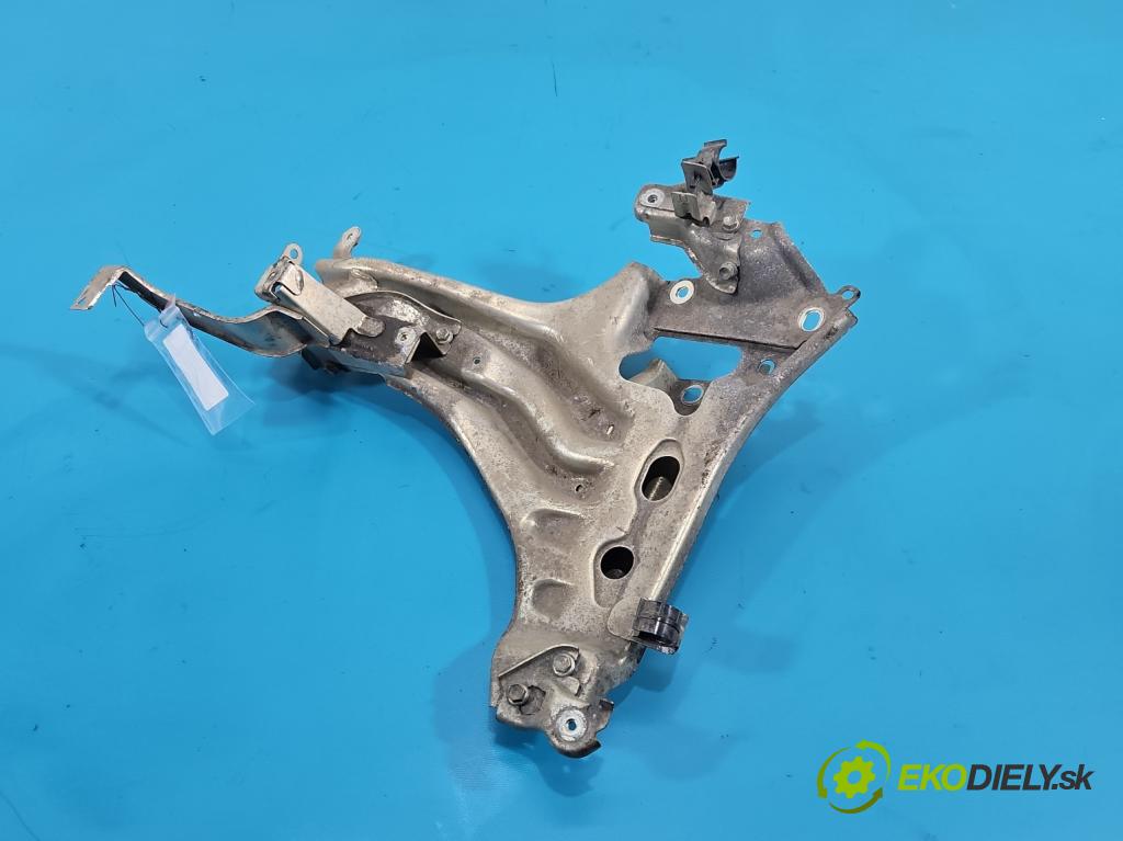 Toyota Auris II 2012-2018 1.8 hybrid 99 HP automatic 73 kW 1798 cm3 5- Upevnenie: 