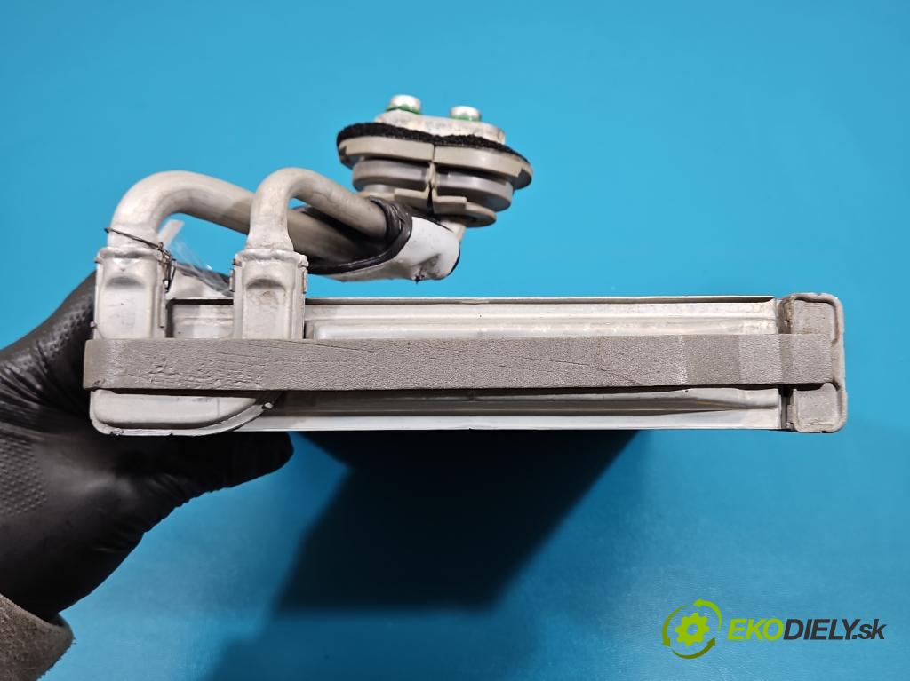 Kia Ceed III 2018- 1.5 160 hp automatic 117.5 kW 1482 cm3 5- radiátor  (Radiátor topení)