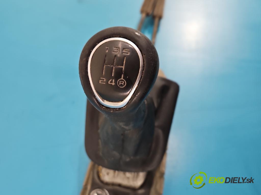 Skoda Citigo 2011-2019 1.0 MPI 60 HP manual 44 kW 999 cm3 5- Páka: Změny: stupeň,rýchlosť 1S0711049B (Rýchlostná páka (kulisa))