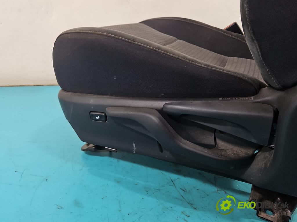 Toyota Auris II 2012-2018 1.8 hybrid 99 HP automatic 73 kW 1798 cm3 5- Sedačka ľavý  (Sedadlo)