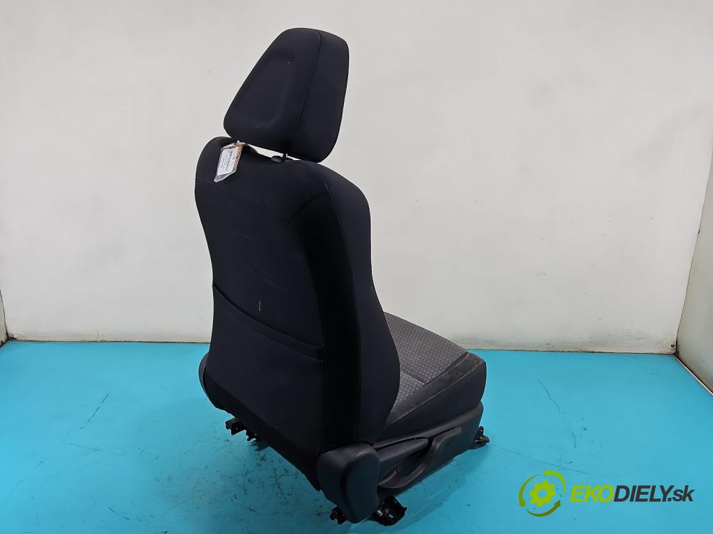 Toyota Auris II 2012-2018 1.8 hybrid 99 HP automatic 73 kW 1798 cm3 5- Sedačka pravý  (Sedadlo)