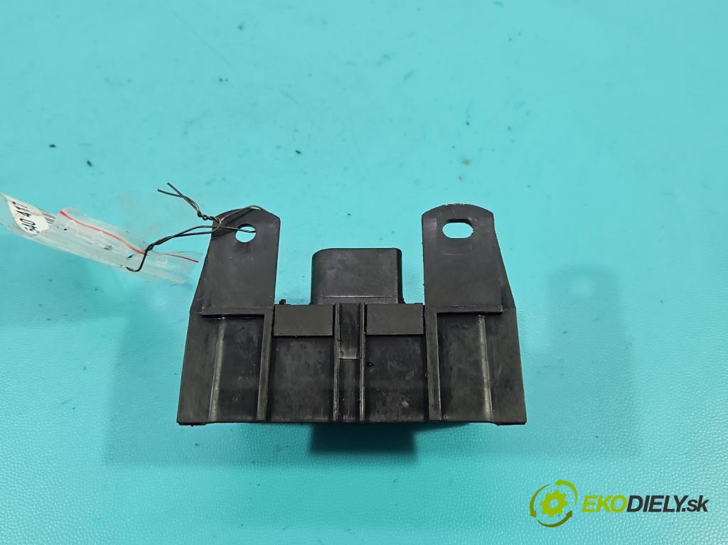 Mercedes ML W164 2005-2011 3.0 cdi 224hp automatic 165 kW 2987 cm3 5- Relé: svíčky: zařicích: 132159 (Relé)