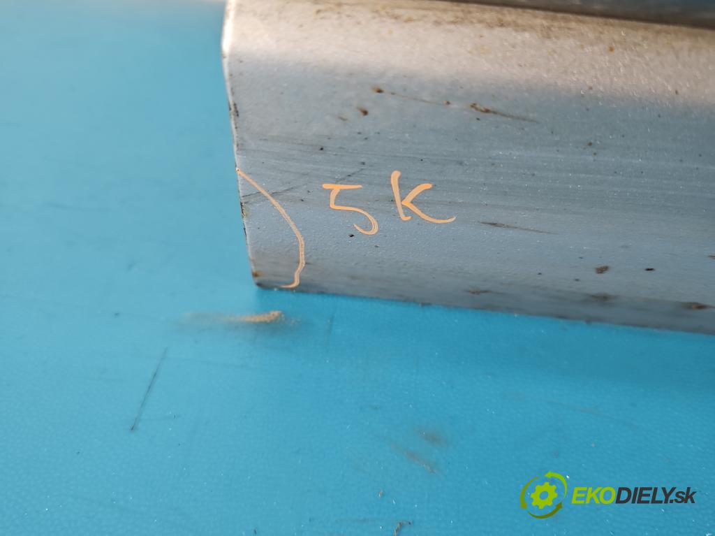 Kia Carens III  2006-2013 2.0 16V 144 hp manual 106 kW 1998 cm3 5- dveře přední pravé  (Klika dveří ostatní)