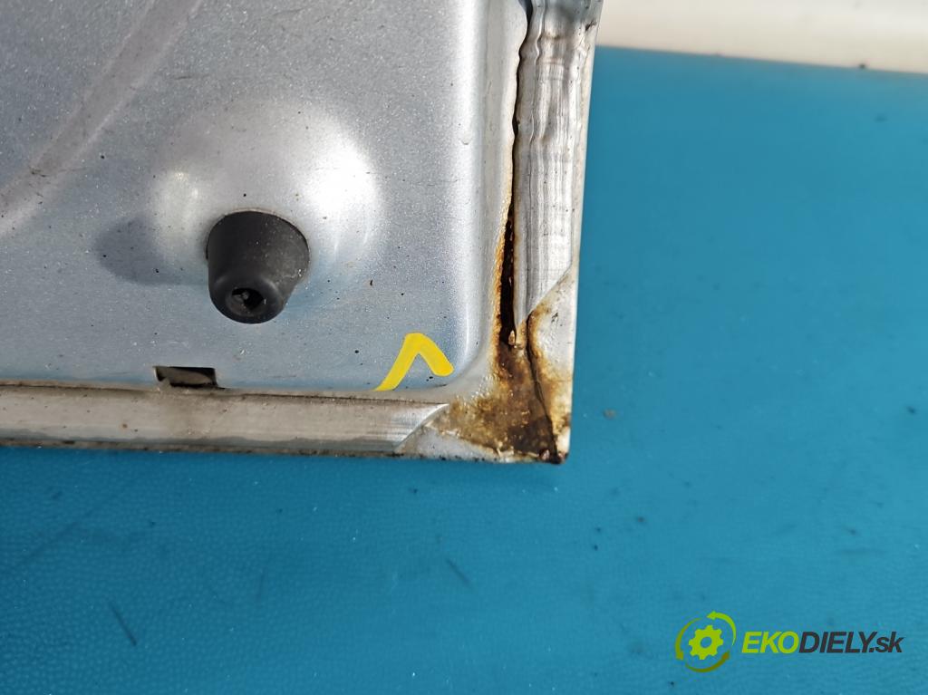 Kia Carens III  2006-2013 2.0 16V 144 hp manual 106 kW 1998 cm3 5- dveře přední pravé  (Klika dveří ostatní)