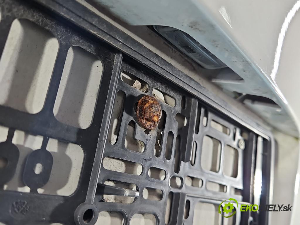 Toyota Auris II 2012-2018 1.8 hybrid 99 hp automatic 73 kW 1798 cm3 5- zadní kufrové dveře  (Zadní kapota (kufr))