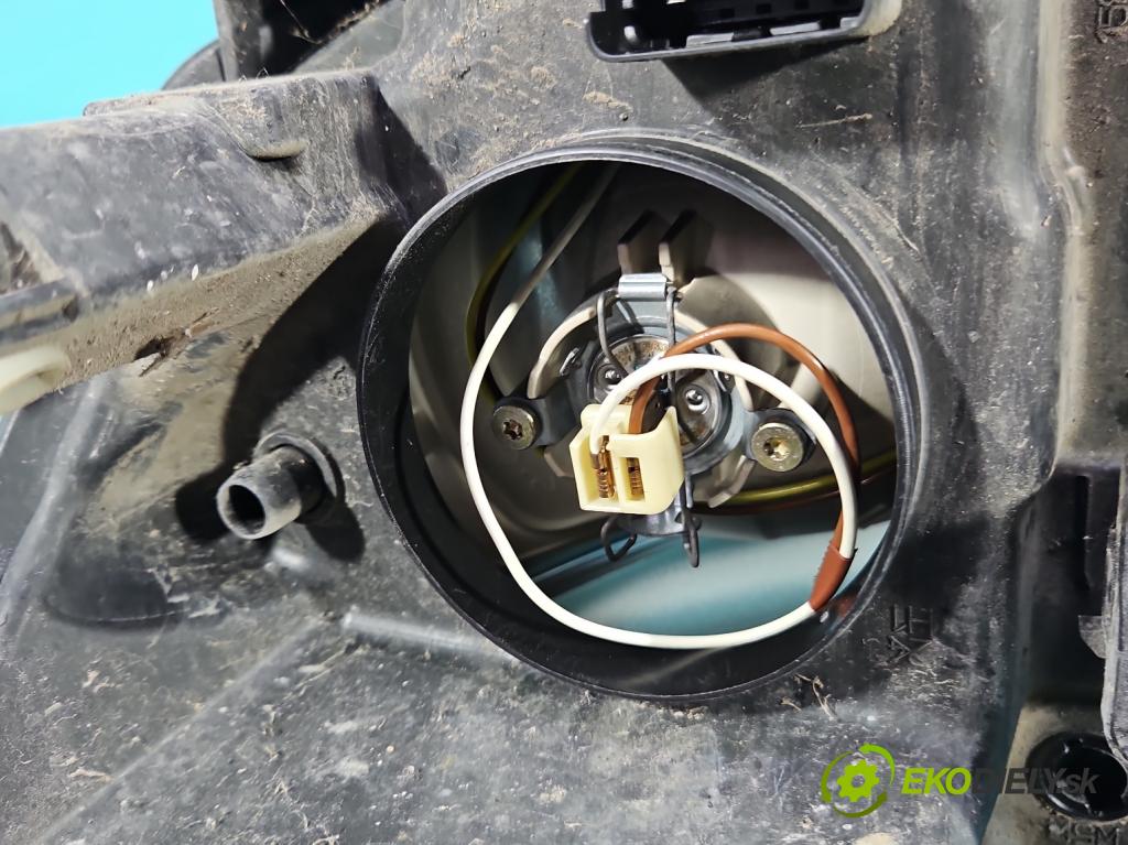 Renault Scenic II 2003-2009 1.6 16V 113 HP manual 83 kW 1598 cm3 5- Reflektor: pravý  (Svetlo predné pravé)