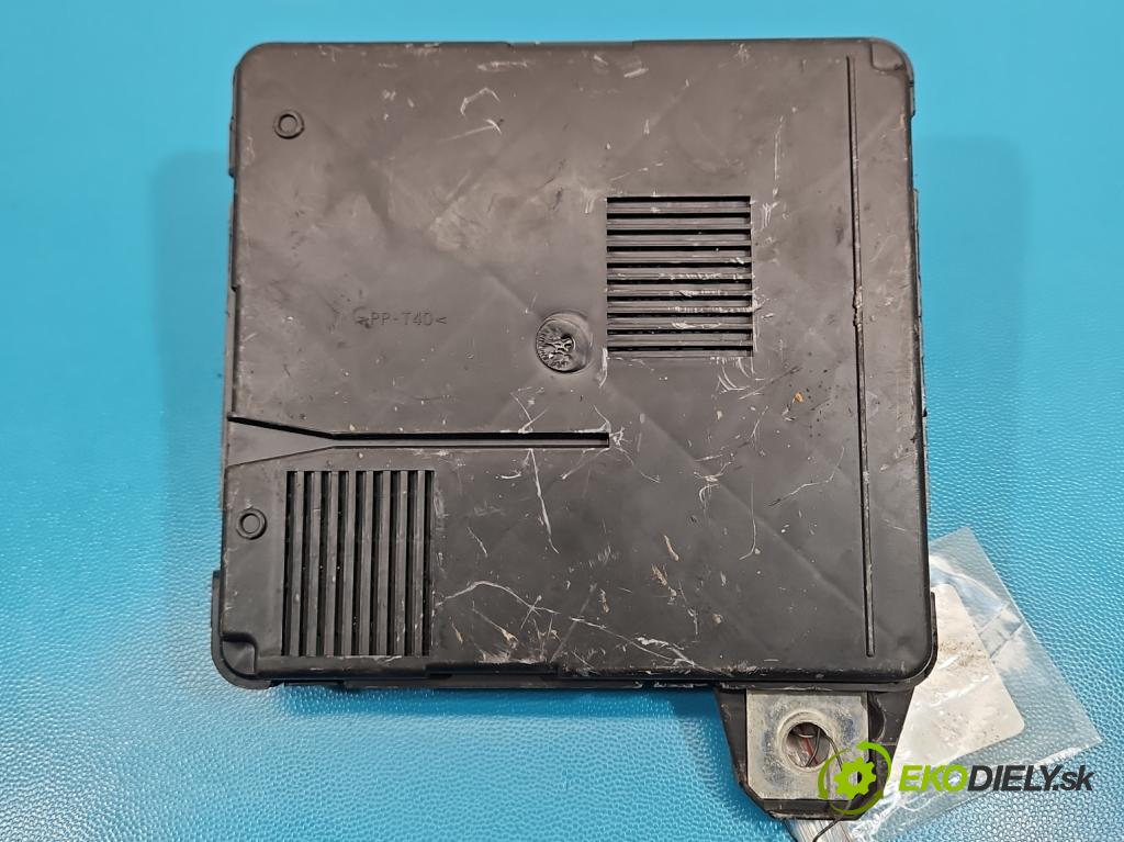 Renault Scenic II 2003-2009 1.6 16V 113 HP manual 83 kW 1598 cm3 5- riadiaca jednotka ostatné 8200306033