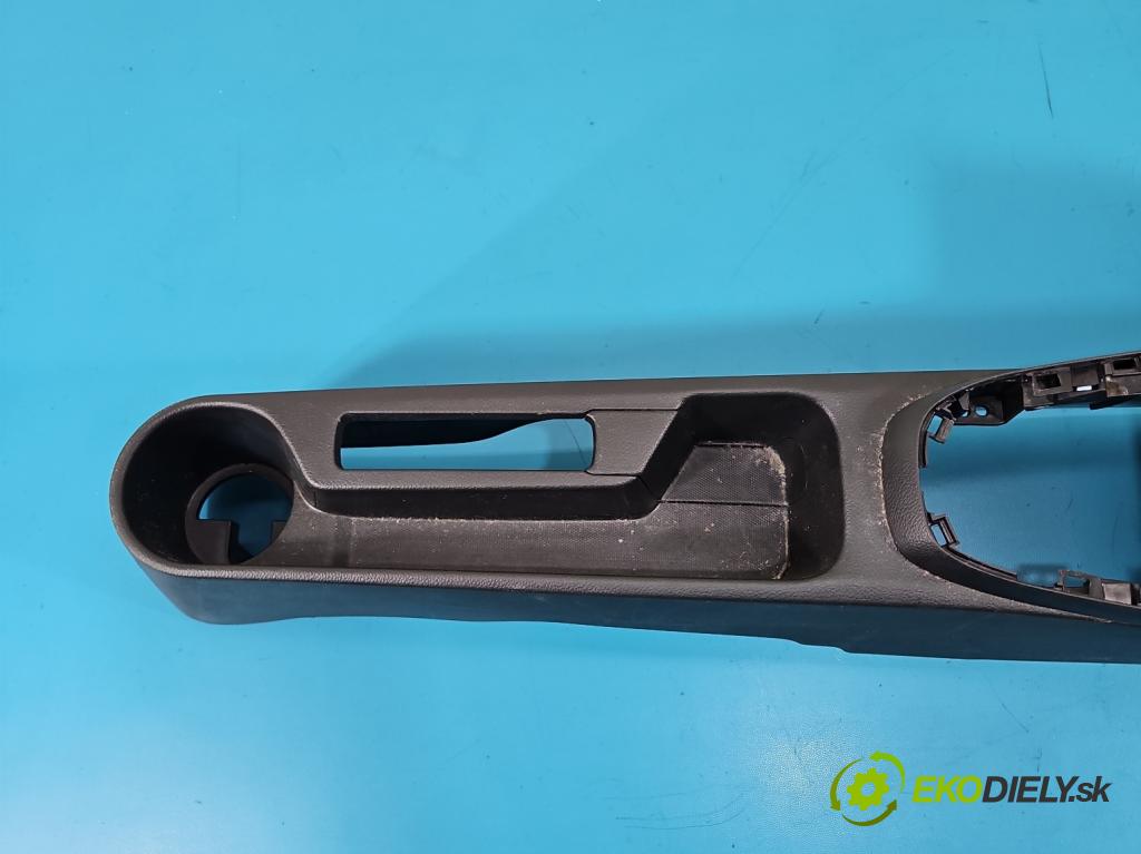 Kia Picanto III  17- 1.2 MPI 84KM manual 61.8 kW 1197 cm3 5- operadlo 84626-G6010 (Lakťová opierka)