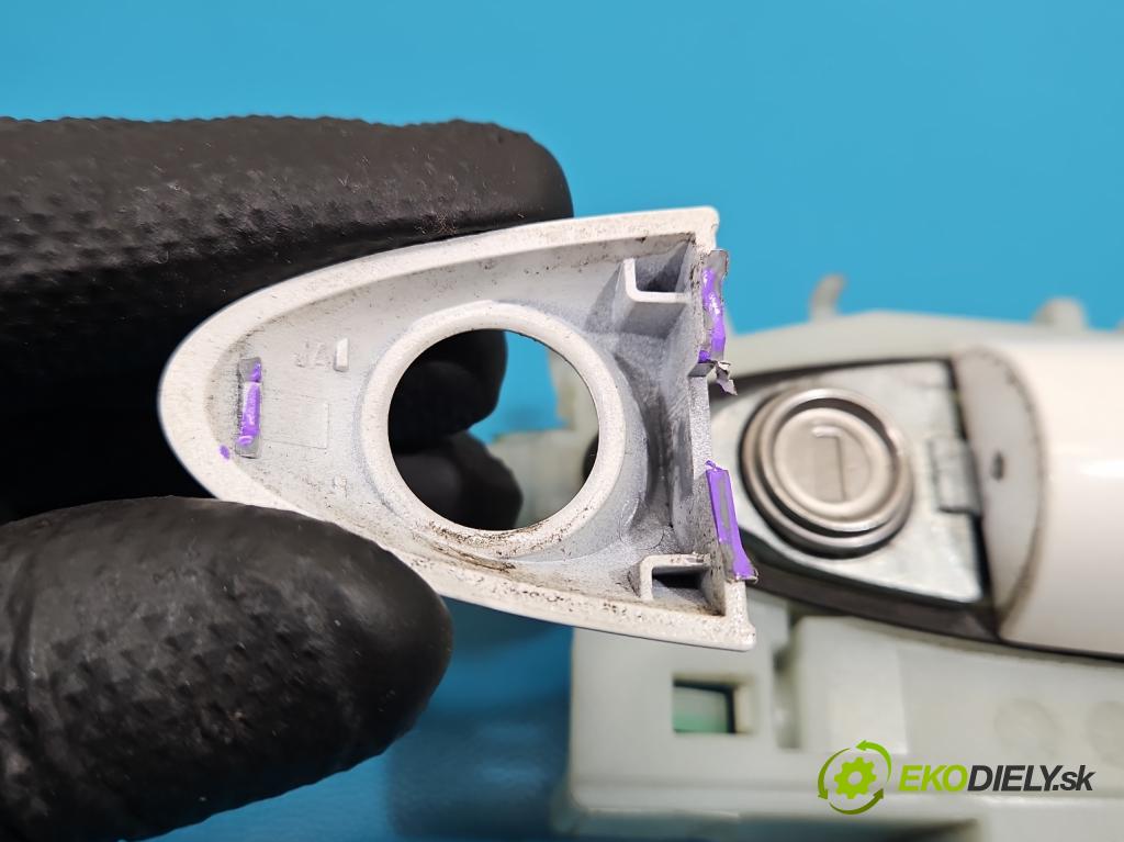 Kia Picanto III  17- 1.2 MPI 84KM manual 61.8 kW 1197 cm3 5- rukoväť predné ľavé mimo:  (Kľučka dverí vonkajšia predná ľavá)