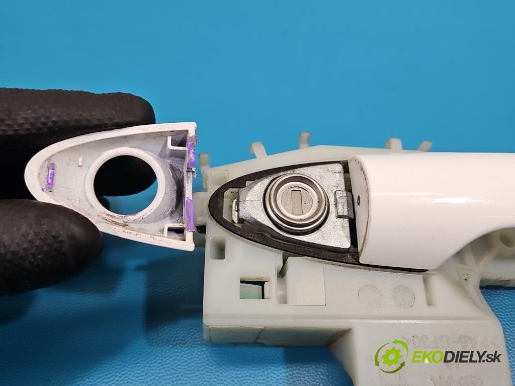 Kia Picanto III  17- 1.2 MPI 84KM manual 61.8 kW 1197 cm3 5- rukoväť predné ľavé mimo:  (Kľučka dverí vonkajšia predná ľavá)