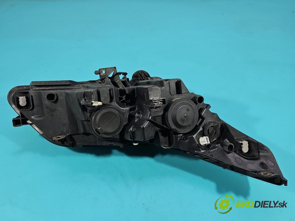 Citroen C4 I 2004-2011 1.6 16V 109 HP manual 80 kW 1587 cm3 5- Reflektor: ľavý 9646893980 (Kľučka dverí ostatné)