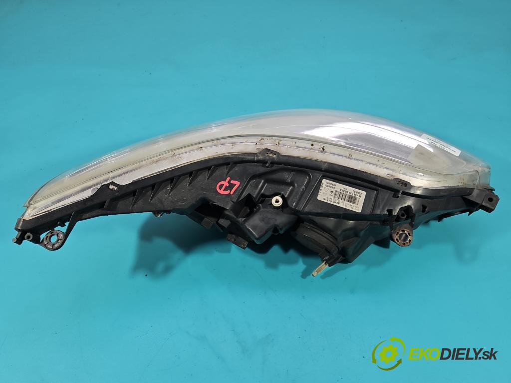 Citroen C4 I 2004-2011 1.6 16V 109 HP manual 80 kW 1587 cm3 5- Reflektor: ľavý 9646893980 (Kľučka dverí ostatné)