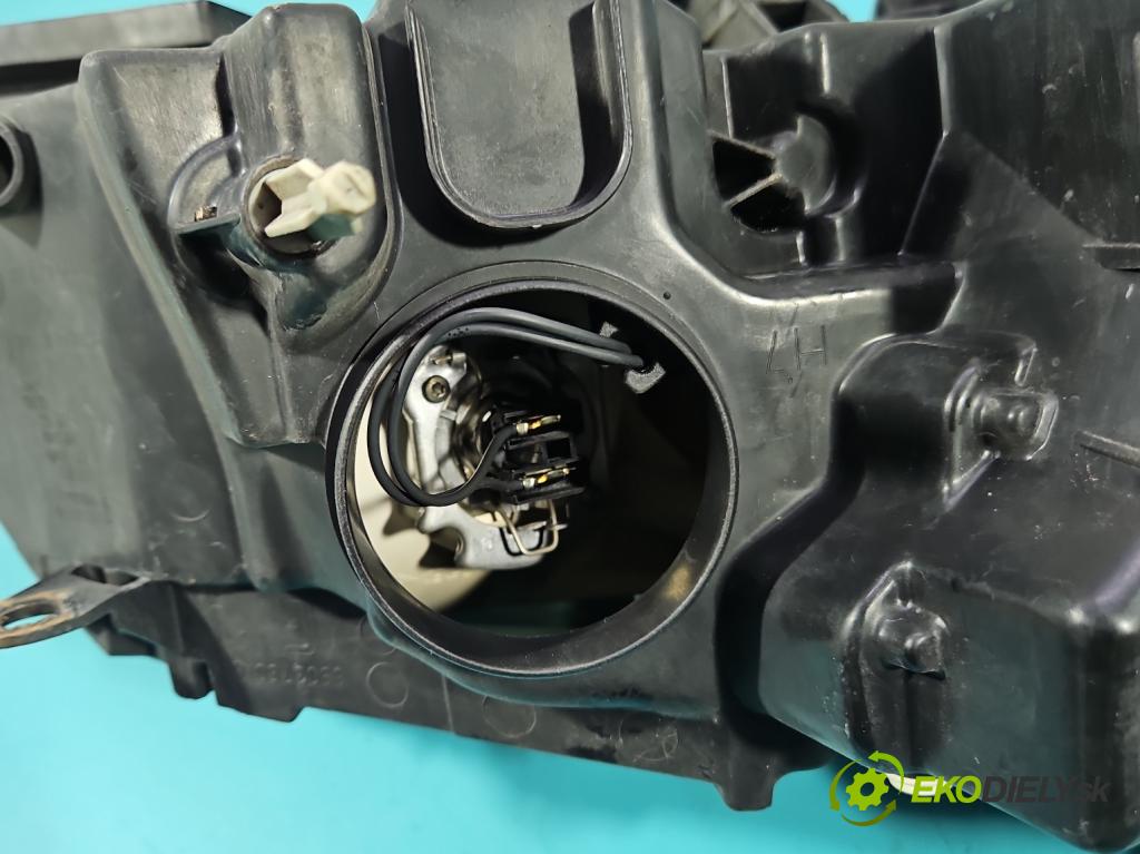 Citroen C4 I 2004-2011 1.6 16V 109 HP manual 80 kW 1587 cm3 5- Reflektor: ľavý 9646893980 (Kľučka dverí ostatné)