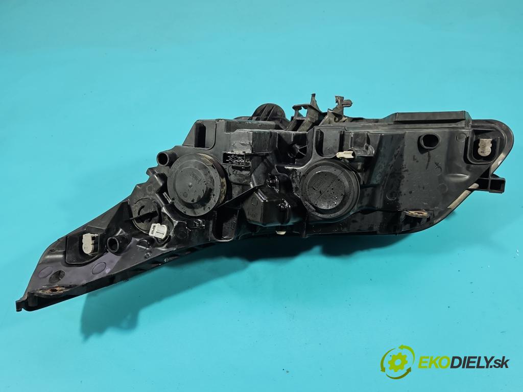 Citroen C4 I 2004-2011 1.6 16V 109 HP manual 80 kW 1587 cm3 5- Reflektor: pravý 9646893880 (Svetlo predné pravé)