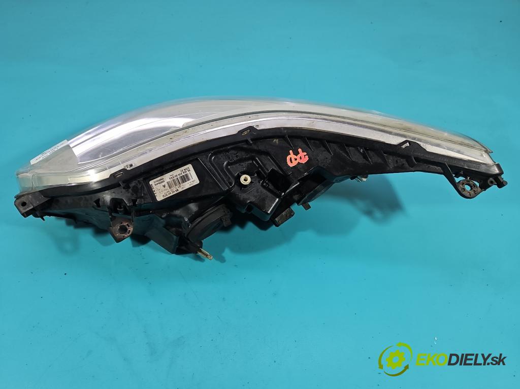 Citroen C4 I 2004-2011 1.6 16V 109 HP manual 80 kW 1587 cm3 5- Reflektor: pravý 9646893880 (Svetlo predné pravé)