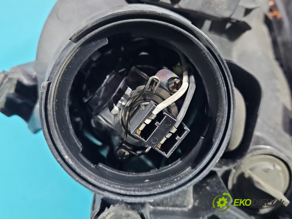 Kia Carens III  2006-2013 2.0 16V 144 HP manual 106 kW 1998 cm3 5- Reflektor: pravý  (Svetlo predné pravé)