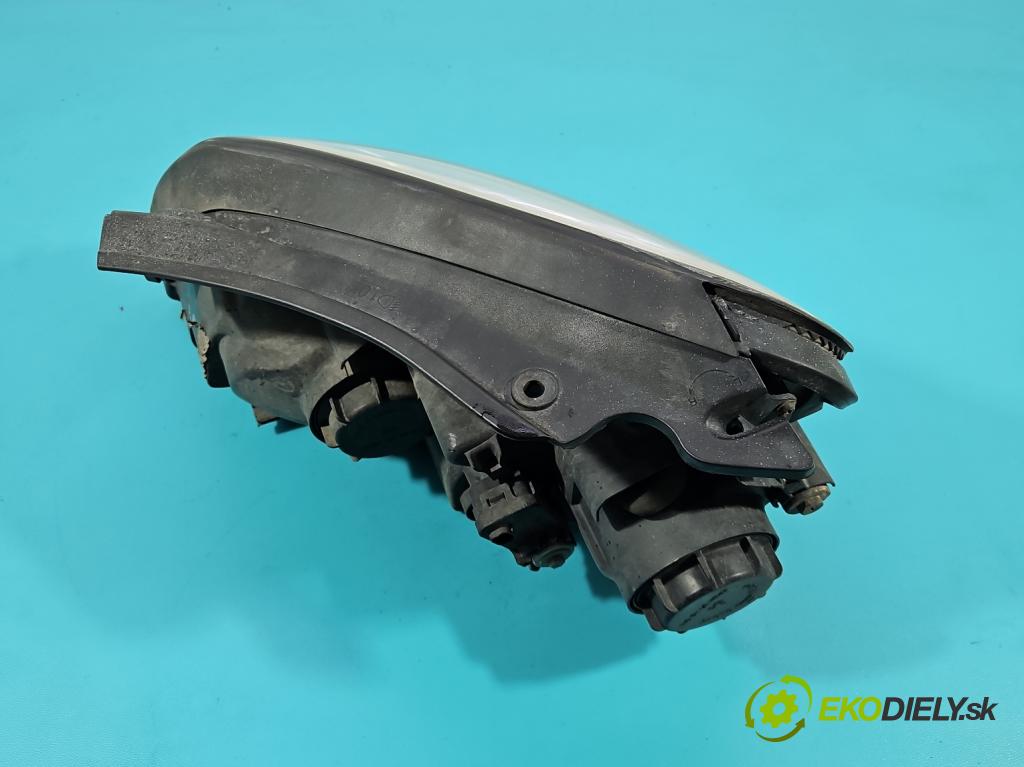 Kia Carens III  2006-2013 2.0 16V 144 HP manual 106 kW 1998 cm3 5- Reflektor: pravý  (Svetlo predné pravé)