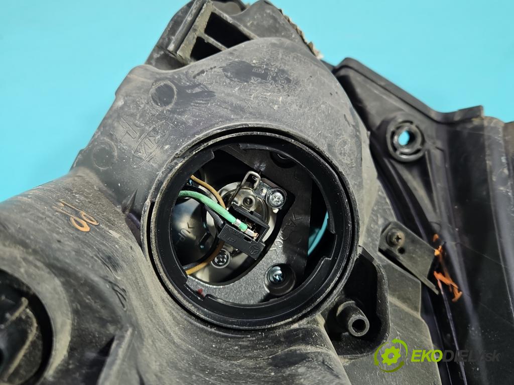 Kia Carens III  2006-2013 2.0 16V 144 HP manual 106 kW 1998 cm3 5- Reflektor: pravý  (Svetlo predné pravé)