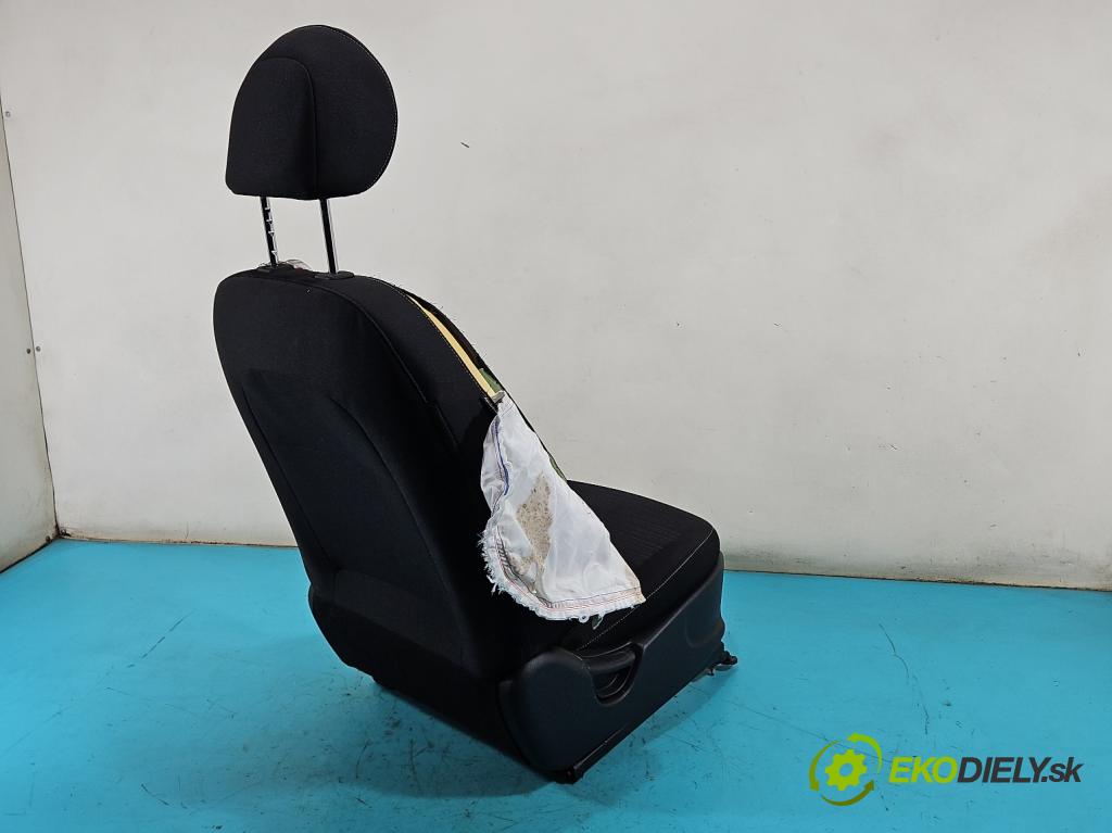 Kia Picanto III 17- 1.2 MPI 84KM manual 61.8 kW 1197 cm3 5- Sedačka pravý (Sedadlo)