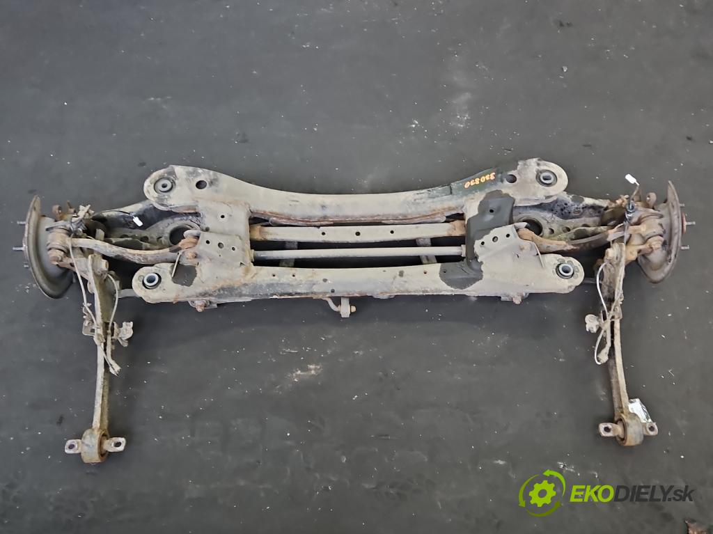 Toyota Auris II 2012-2018 1.8 hybrid 99 hp automatic 73 kW 1798 cm3 5- zadní výztuha  (Zadní výztuha)