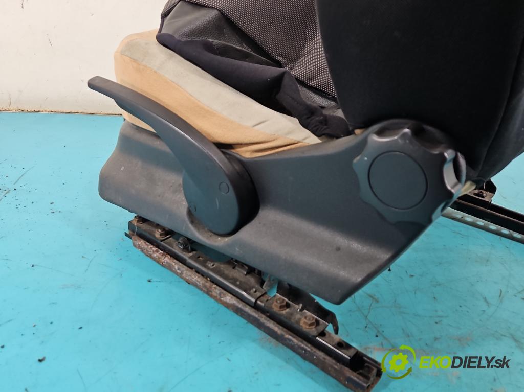 Skoda Fabia I 1999-2007 1.4 16V 101 HP manual 74 kW 1390 cm3 5- Sedačka ľavý  (Sedadlo)