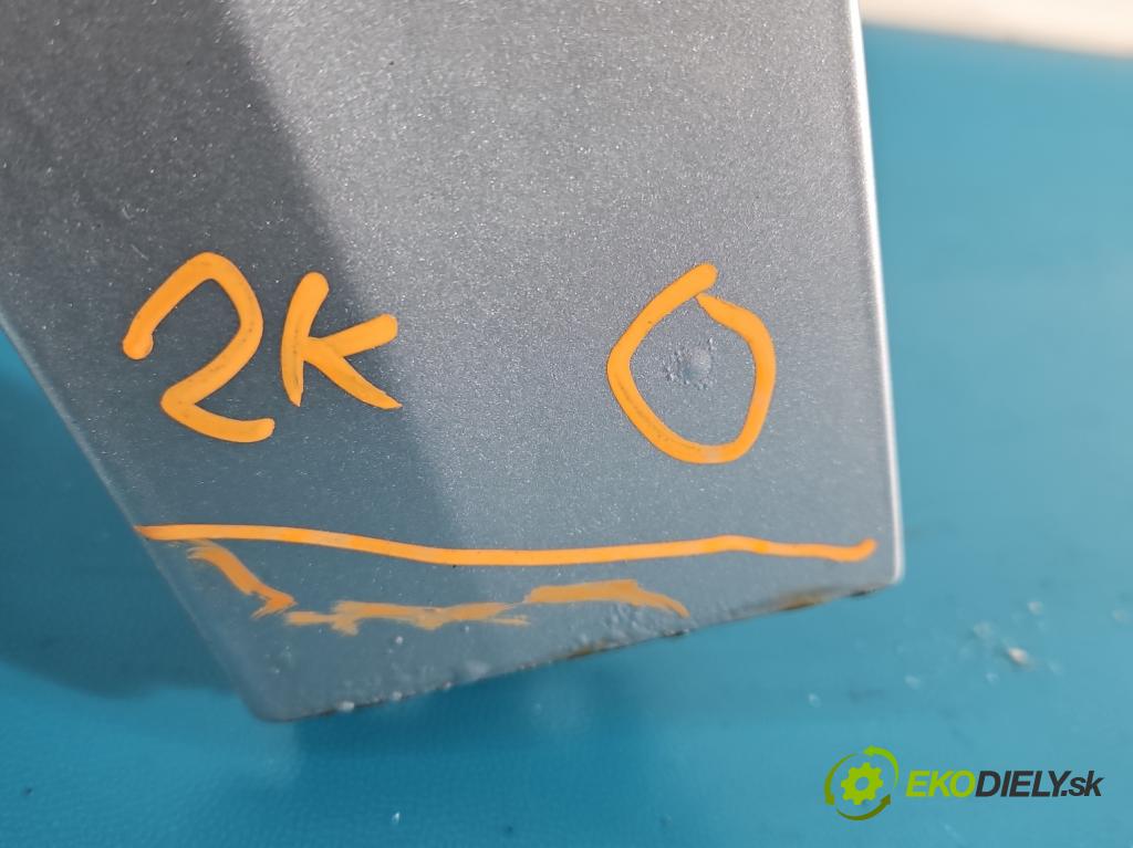 Vw Polo IV 9N 2001-2009 1.4 16V 80 hp manual 59 kW 1390 cm3 5- blatnik přední levý  (Levý přední blatník)