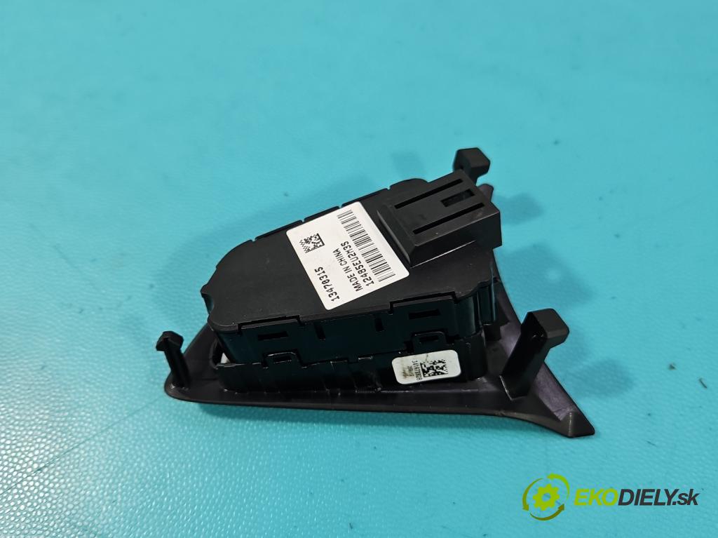 Opel Astra V  2015-2022 1.4 T 125 HP manual 92 kW 1399 cm3 5- prepínač multifunkční: řízení: 13470315 (Prepínacie páčky pod volantom)