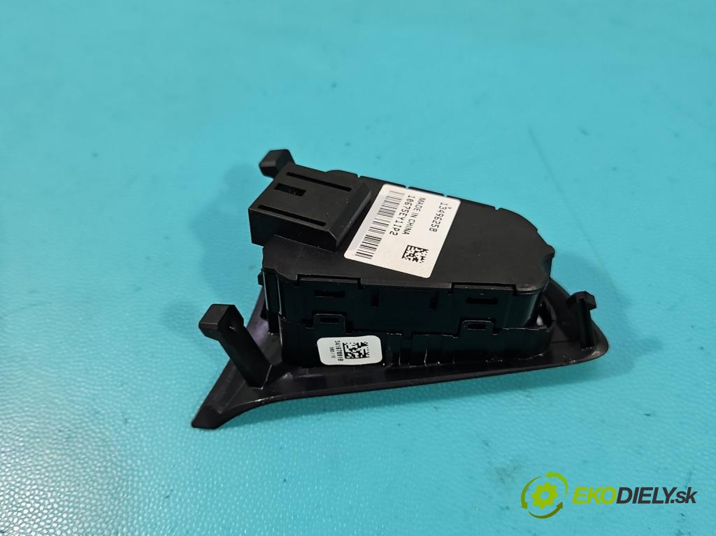 Opel Astra V  2015-2022 1.4 T 125 HP manual 92 kW 1399 cm3 5- prepínač multifunkční: řízení: 13496258 (Prepínacie páčky pod volantom)