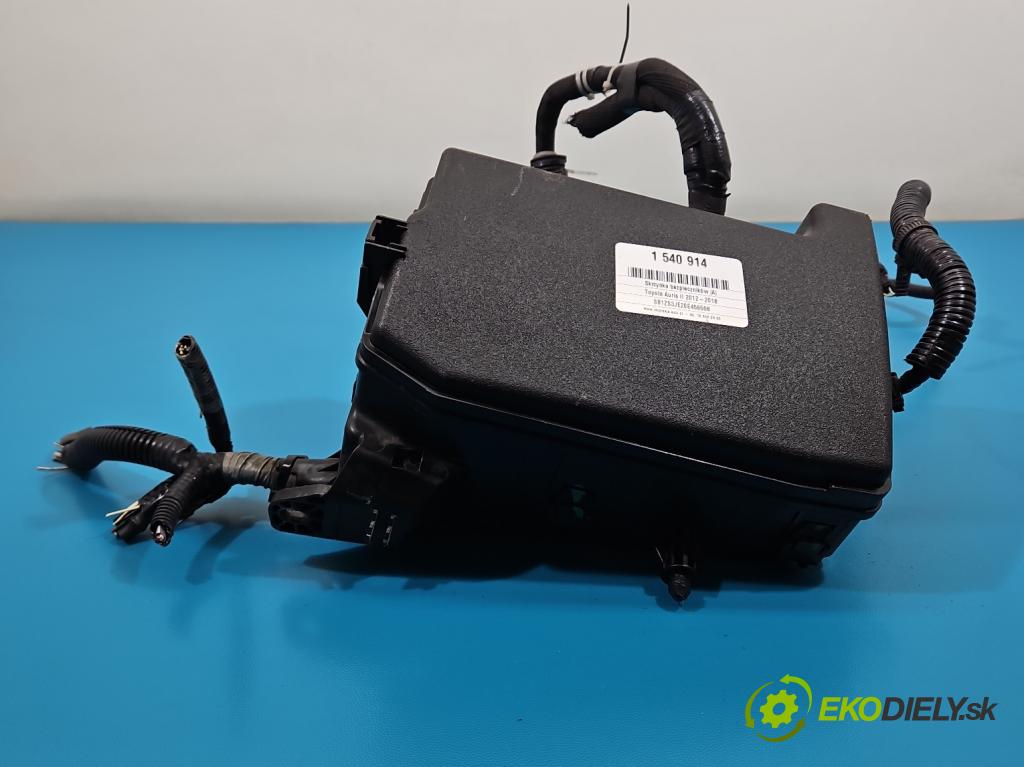 Toyota Auris II 2012-2018 1.8 hybrid 99 HP automatic 73 kW 1798 cm3 5- skrinka poistka 82662-02B71 (Poistková skrinka)