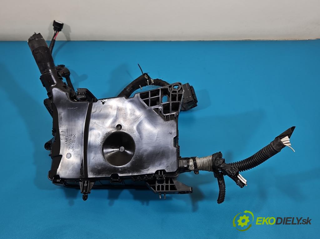 Toyota Auris II 2012-2018 1.8 hybrid 99 HP automatic 73 kW 1798 cm3 5- skrinka poistka 82662-02B71 (Poistková skrinka)