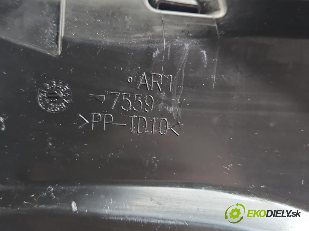 Toyota Auris II 2012-2018 1.8 hybrid 99 HP automatic 73 kW 1798 cm3 5- skrinka poistka 82662-02B71 (Poistková skrinka)