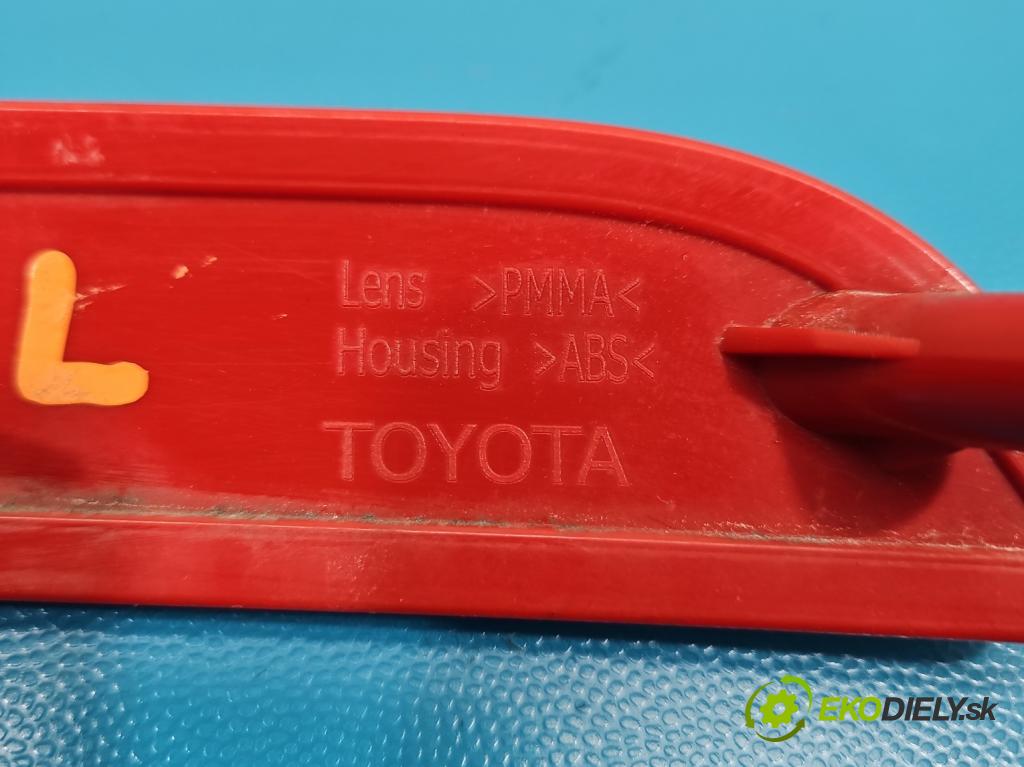 Toyota Auris II 2012-2018 1.8 hybrid 99 HP automatic 73 kW 1798 cm3 5- Odraz: