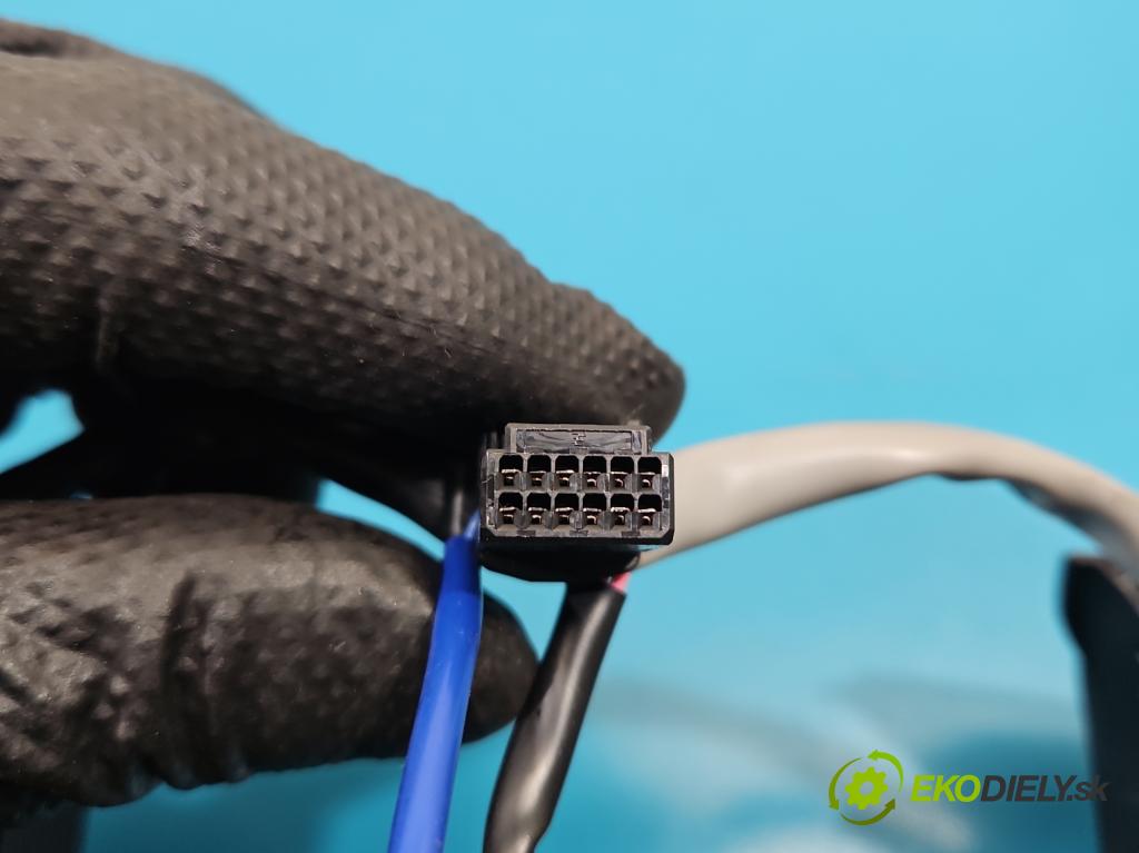 Toyota Auris II 2012-2018 1.8 hybrid 99 hp automatic 73 kW 1798 cm3 5- Přepínač multifunkční: řízení: F70CS1302 (Páčky pod volantem)