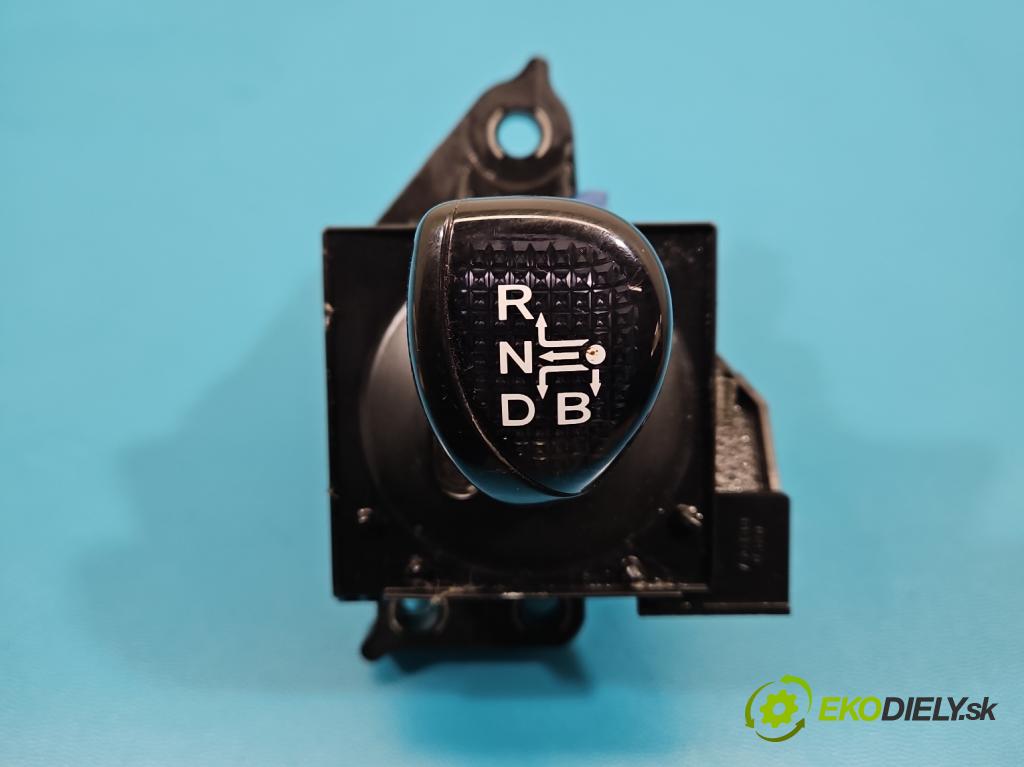 Toyota Auris II 2012-2018 1.8 hybrid 99 HP automatic 73 kW 1798 cm3 5- Páka: Změny: stupeň,rýchlosť 75C583-LHD (Rýchlostná páka (kulisa))