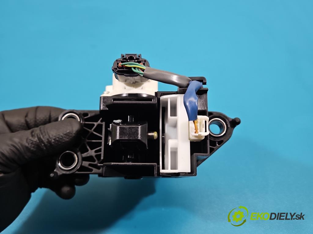 Toyota Auris II 2012-2018 1.8 hybrid 99 HP automatic 73 kW 1798 cm3 5- Páka: Změny: stupeň,rýchlosť 75C583-LHD (Rýchlostná páka (kulisa))