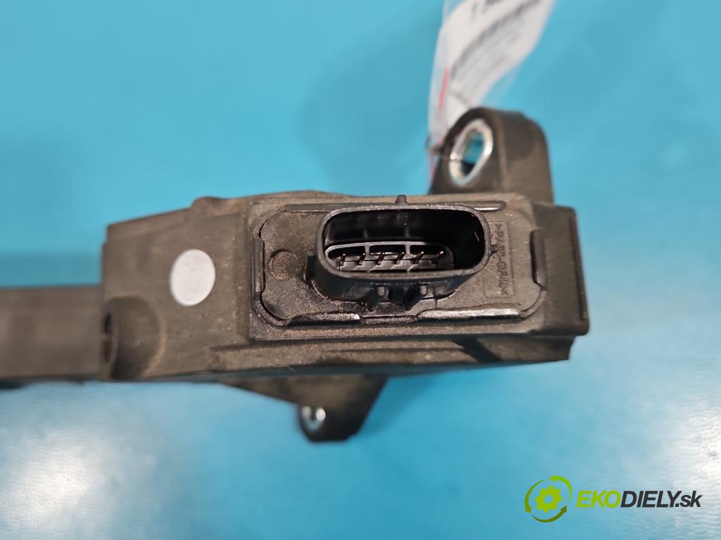 Toyota Auris II 2012-2018 1.8 hybrid 99 HP automatic 73 kW 1798 cm3 5- pedal plyn potenciometr: 78110-02120