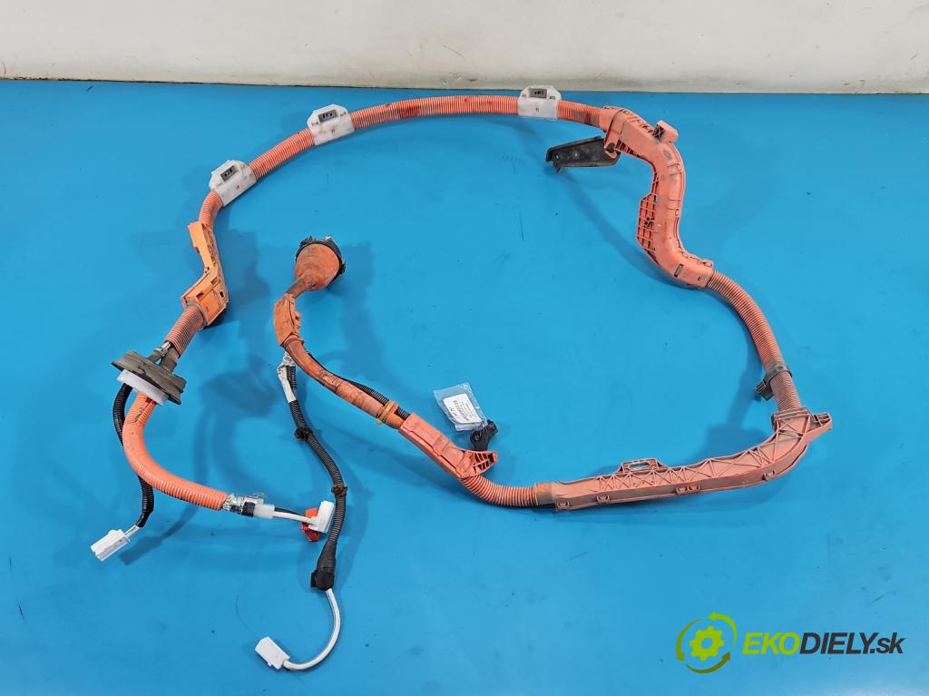 Toyota Auris II 2012-2018 1.8 hybrid 99 HP automatic 73 kW 1798 cm3 5- Zväzok: ostatné 8216402030