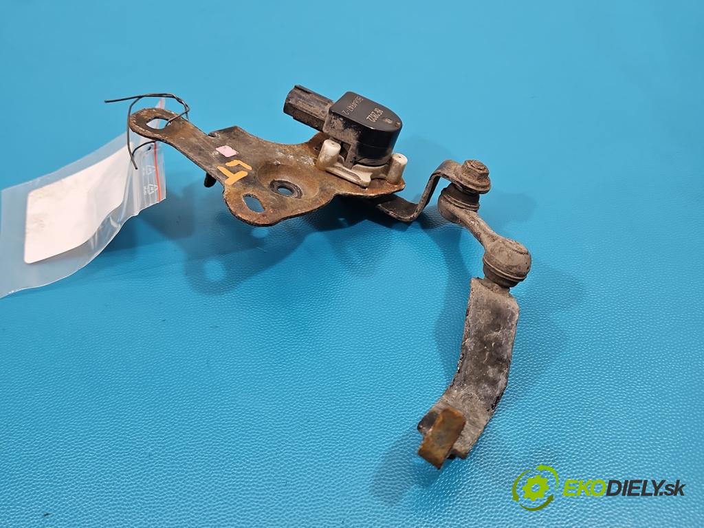 Toyota Auris II 2012-2018 1.8 hybrid 99 HP automatic 73 kW 1798 cm3 5- snímač nastavenia xenon 8F2822 (Snímač)