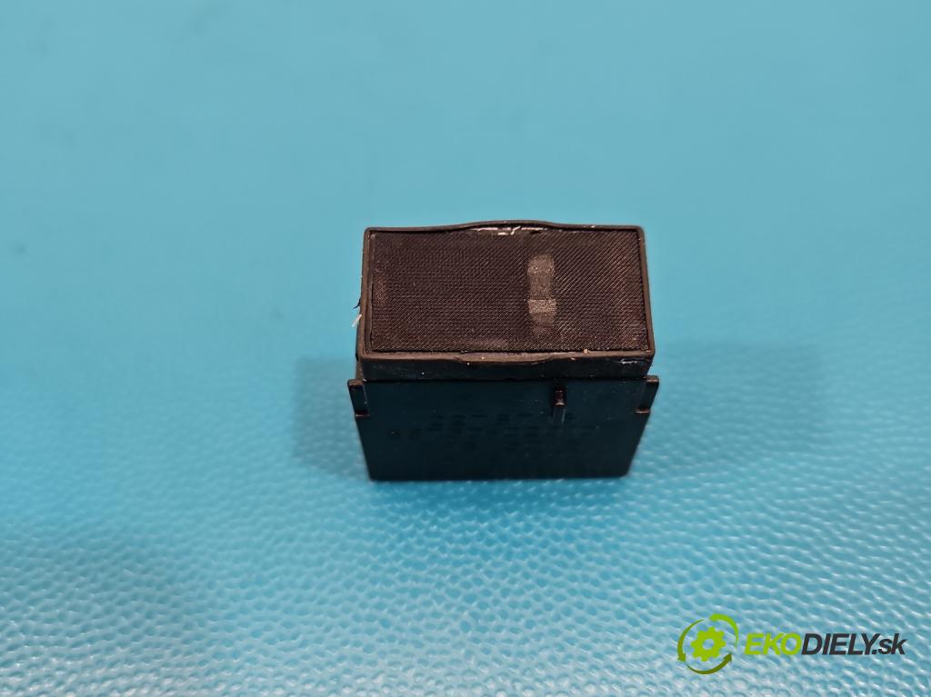 Toyota Auris II 2012-2018 1.8 hybrid 99 HP automatic 73 kW 1798 cm3 5- Mikrofon: 86730-02010