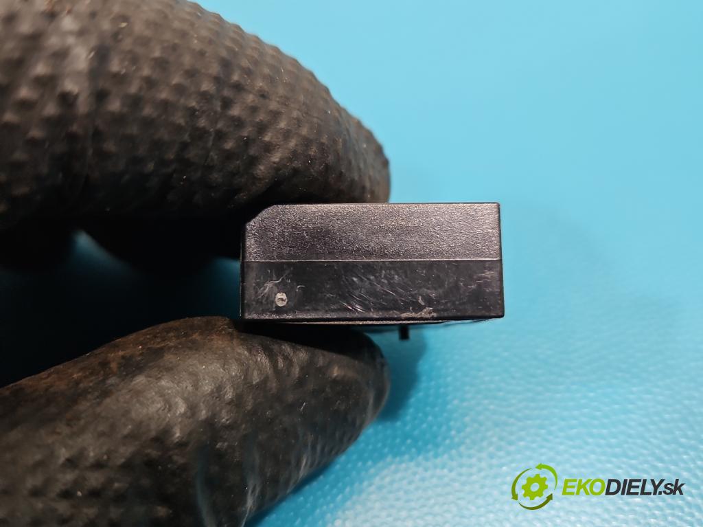 Toyota Auris II 2012-2018 1.8 hybrid 99 HP automatic 73 kW 1798 cm3 5- Mikrofon: 86730-02010