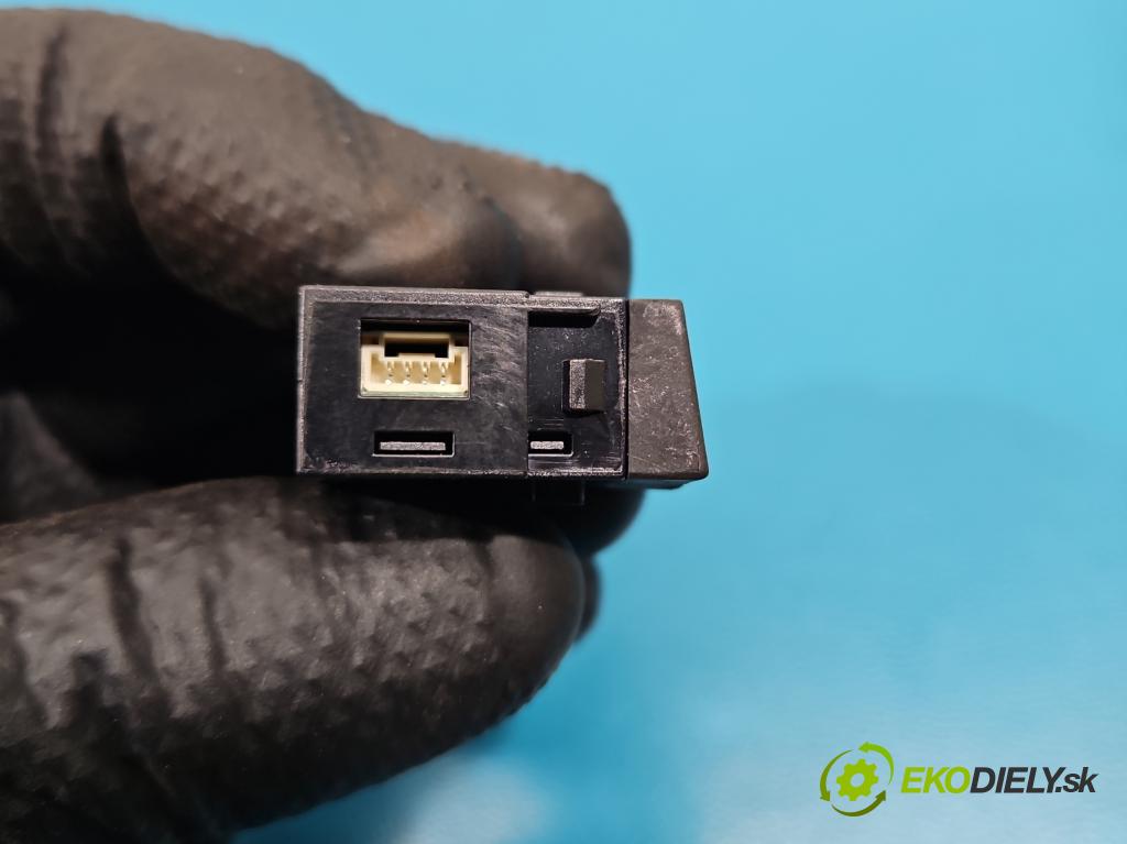 Toyota Auris II 2012-2018 1.8 hybrid 99 HP automatic 73 kW 1798 cm3 5- Mikrofon: 86730-02010