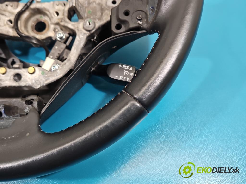 Toyota Auris II 2012-2018 1.8 hybrid 99 HP automatic 73 kW 1798 cm3 5- volant  (Volant)