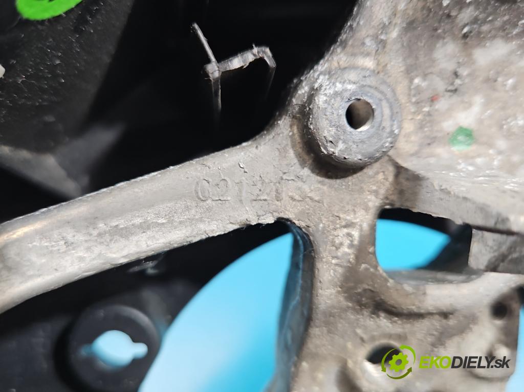 Toyota Auris II 2012-2018 1.8 hybrid 99 HP automatic 73 kW 1798 cm3 5- volant  (Volant)