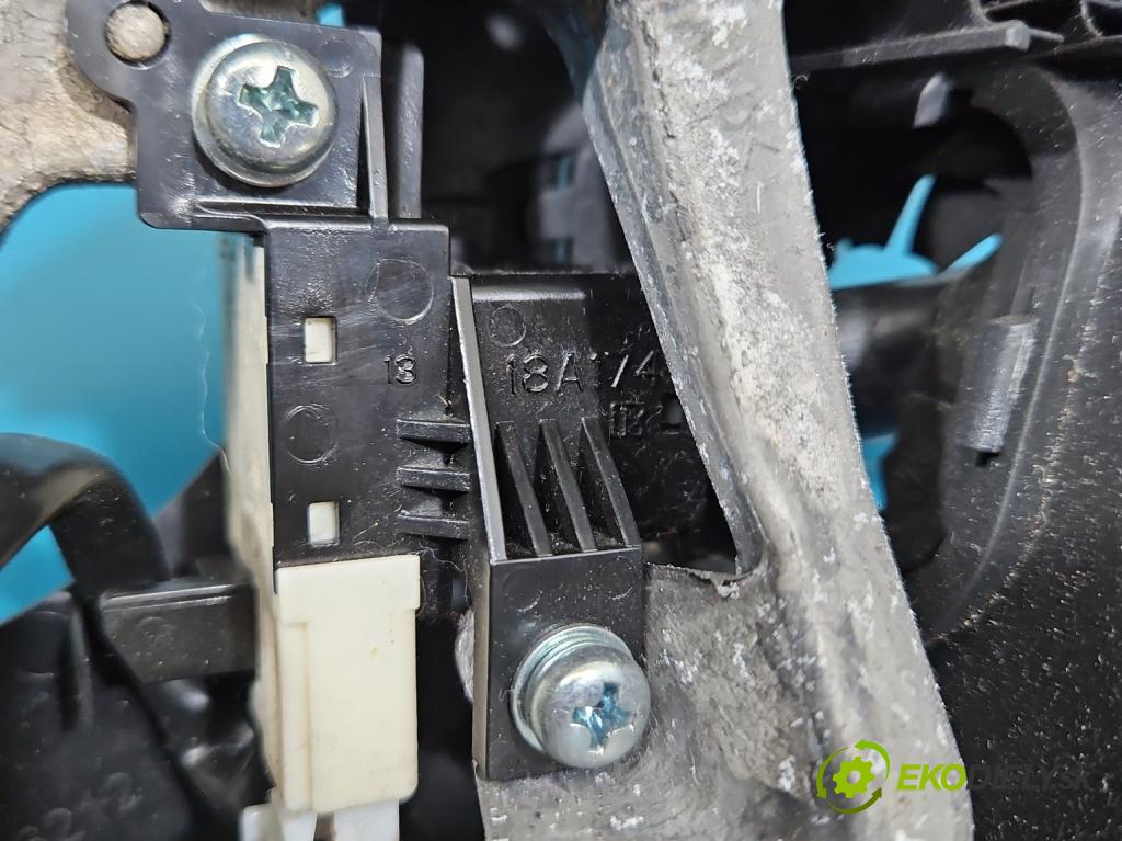 Toyota Auris II 2012-2018 1.8 hybrid 99 HP automatic 73 kW 1798 cm3 5- volant  (Volant)