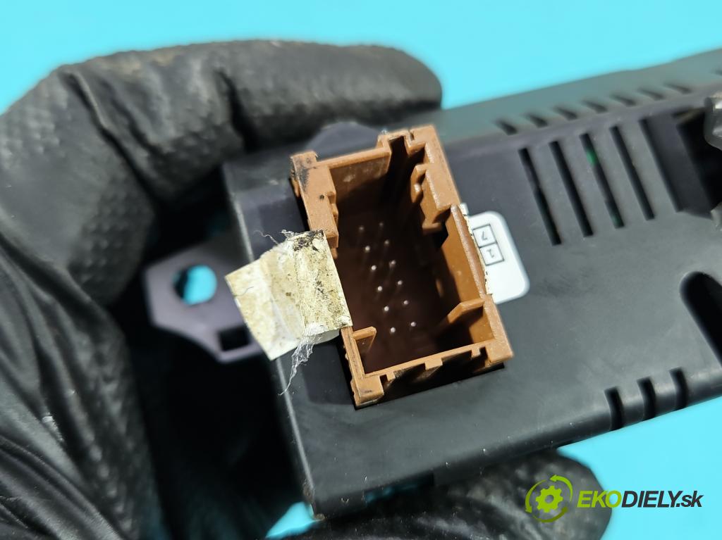 Peugeot 407 2.0 hdi 136 HP manual 100 kW 1997 cm3 4- Zobrazit:  (Prístrojová doska)