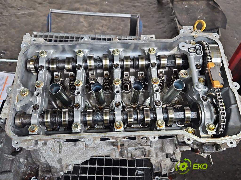 Toyota Auris II 2012-2018 1.8 hybrid 99 hp automatic 73 kW 1798 cm3 5- motor benzín 2ZR