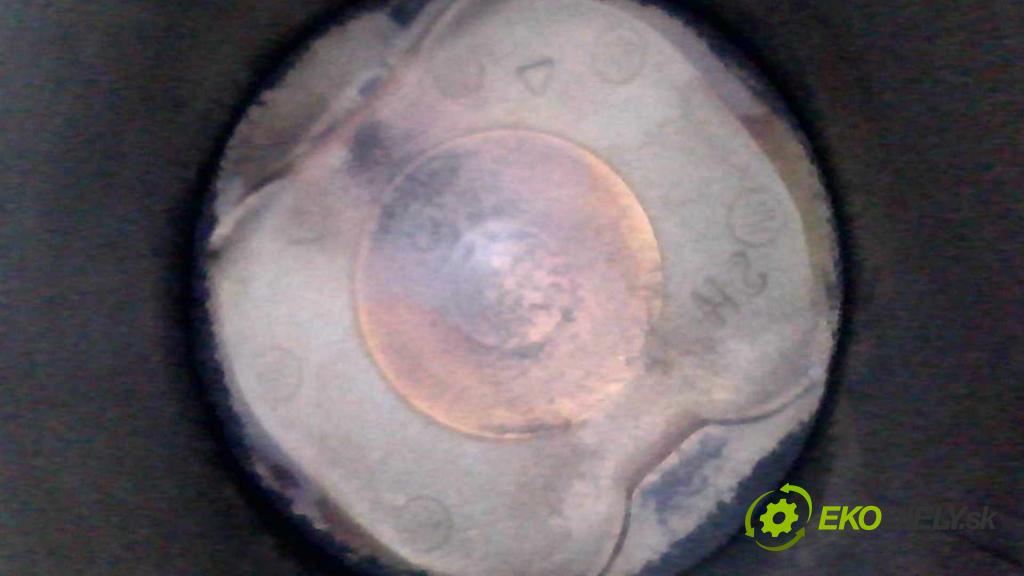 Toyota Auris II 2012-2018 1.8 hybrid 99 hp automatic 73 kW 1798 cm3 5- motor benzín 2ZR