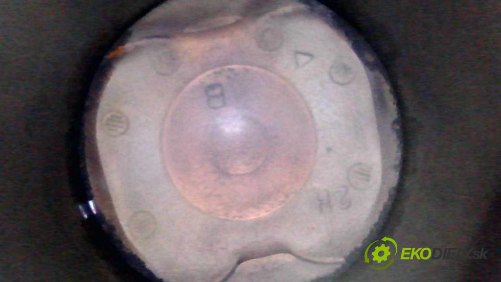 Toyota Auris II 2012-2018 1.8 hybrid 99 hp automatic 73 kW 1798 cm3 5- motor benzín 2ZR