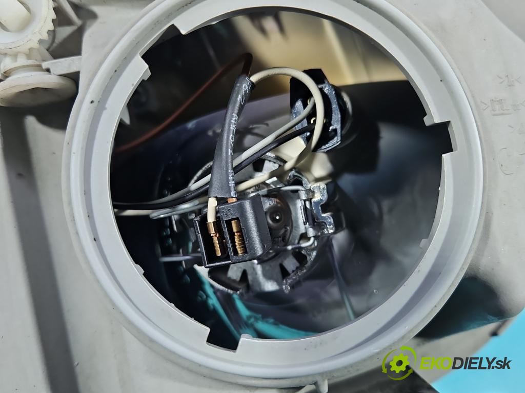 Opel Movano II 2003-2010 2.5 cdti 114 HP manual 84 kW 2463 cm3 5- Reflektor: pravý 8200163518 (Svetlo predné pravé)